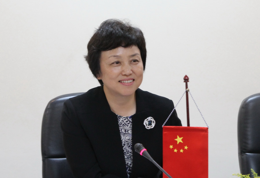 Bà Trần Húc đồng ý với quan điểm và những nội dung hợp tác Bộ trưởng Phùng Xuân Nhạ đề xuất