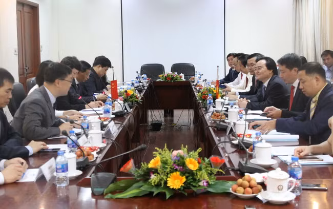 Quang cảnh buổi làm việc