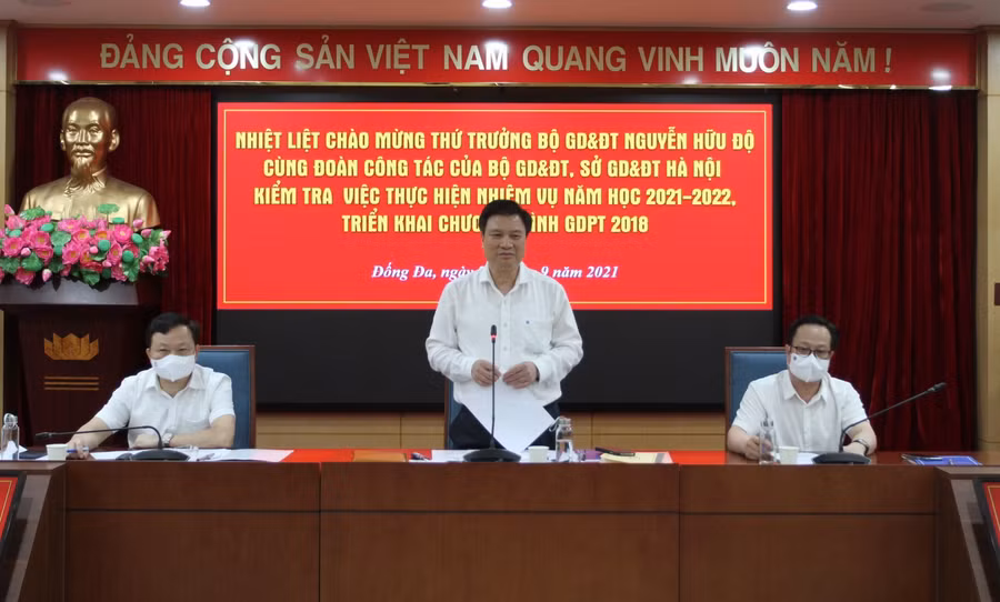 Thứ trưởng Nguyễn Hữu Độ cùng đoàn công tác làm việc tại quận Đống Đa