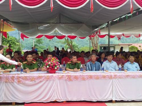 Các đại biểu cùng đông đảo các thầy cô giáo tham dự buổi tập huấn Các đại biểu cùng đông đảo các thầy cô giáo tham dự buổi tập huấn