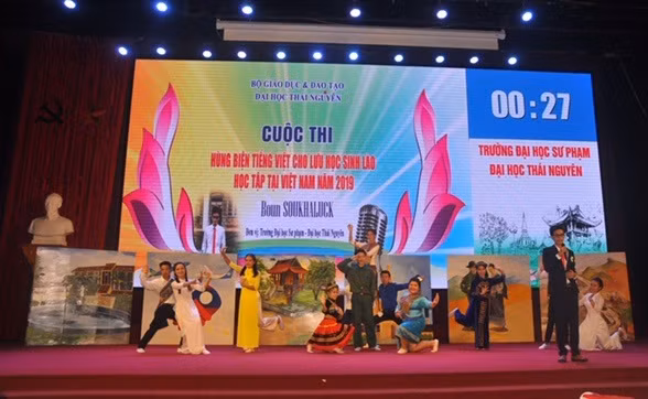 Phần trình diễn của đội thi Trường Đại học Sư phạm – Đại học Thái Nguyên.