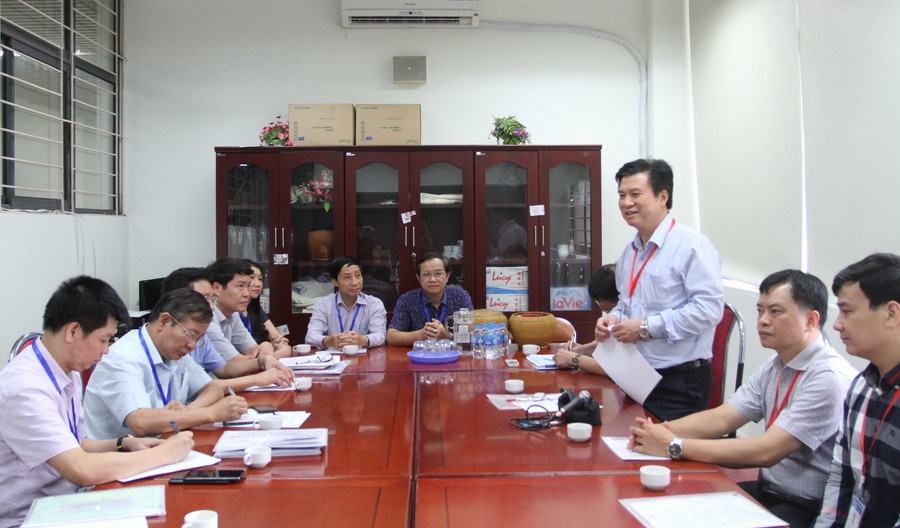 Thứ trưởng Nguyễn Hữu Độ làm việc với lãnh đạo Sở GD&ĐT Hà Nội và ban chấm thi tự luận Thứ trưởng Nguyễn Hữu Độ làm việc với lãnh đạo Sở GD&ĐT Hà Nội và ban chấm thi tự luận