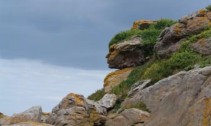 Các tảng đá và cấu trúc trong tự nhiên giống hệt khuôn mặt của con người ảnh 3