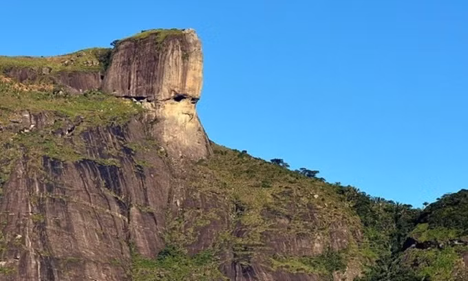 Các tảng đá và cấu trúc trong tự nhiên giống hệt khuôn mặt của con người ảnh 7