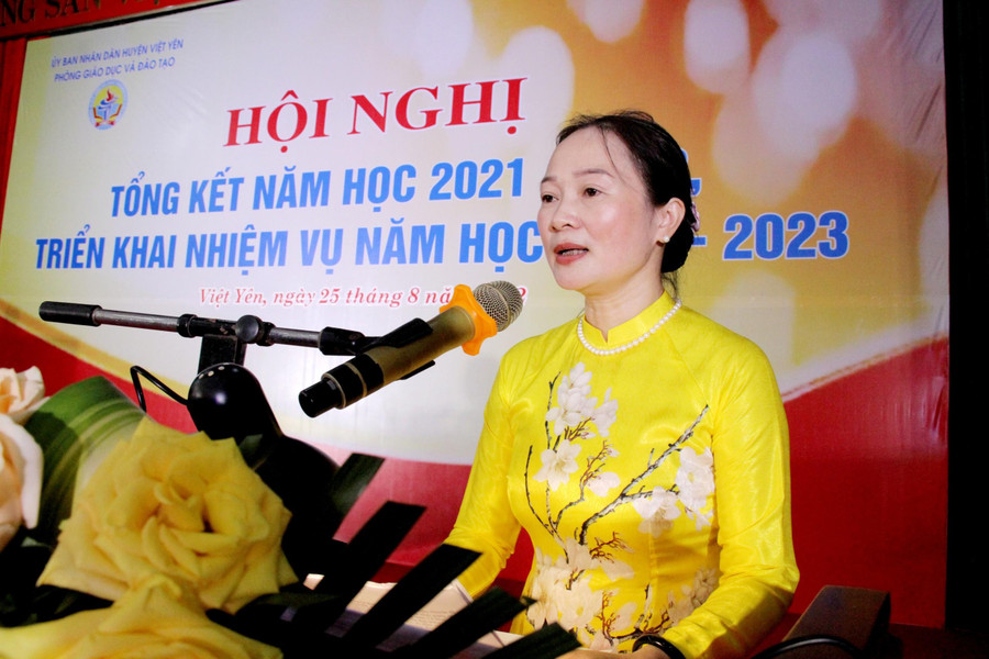 Bà Đỗ Thị Hương - Trưởng phòng GD&ĐT huyện Việt Yên phát biểu tại hội nghị. Bà Đỗ Thị Hương - Trưởng phòng GD&ĐT huyện Việt Yên phát biểu tại hội nghị.