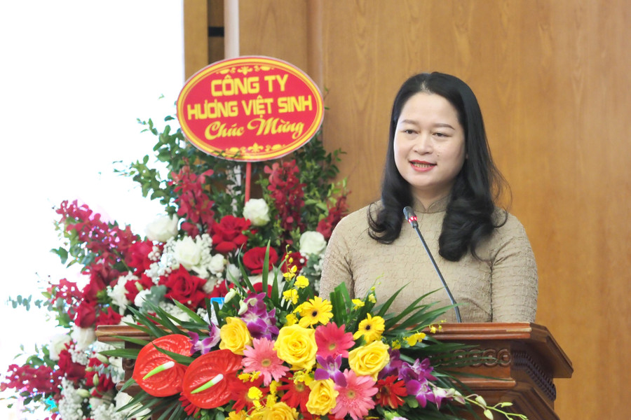 Bà Phạm Thị Diễm - Phó Chủ tịch UBND quận Ba Đình phát biểu giao nhiệm vụ cho ngành Giáo dục quận năm học 2022 -2023. Bà Phạm Thị Diễm - Phó Chủ tịch UBND quận Ba Đình phát biểu giao nhiệm vụ cho ngành Giáo dục quận năm học 2022 -2023.