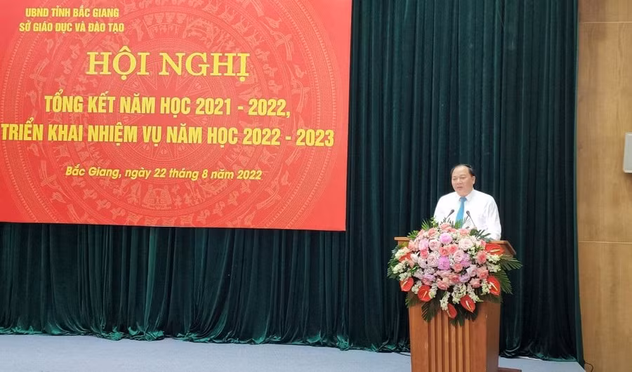 Ông Tạ Việt Hùng - Giám đốc Sở GD&amp;ĐT Bắc Giang phát biểu tại Hội nghị.