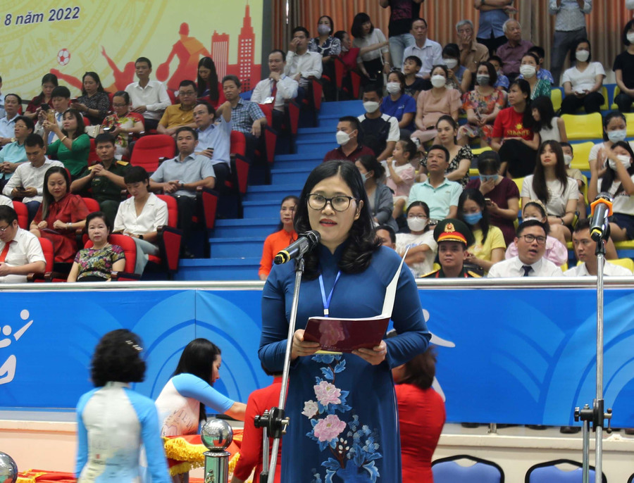 Bà Trịnh Thị Dung - Phó Chủ tịch UBND quận Cầu Giấy phát biểu tại Đại hội. Bà Trịnh Thị Dung - Phó Chủ tịch UBND quận Cầu Giấy phát biểu tại Đại hội.