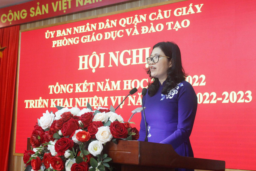 Bà Trịnh Thị Dung - Phó Chủ tịch UBND quận Cầu Giấy giao nhiệm vụ năm học cho ngành Giáo dục Cầu Giấy. Bà Trịnh Thị Dung - Phó Chủ tịch UBND quận Cầu Giấy giao nhiệm vụ năm học cho ngành Giáo dục Cầu Giấy.