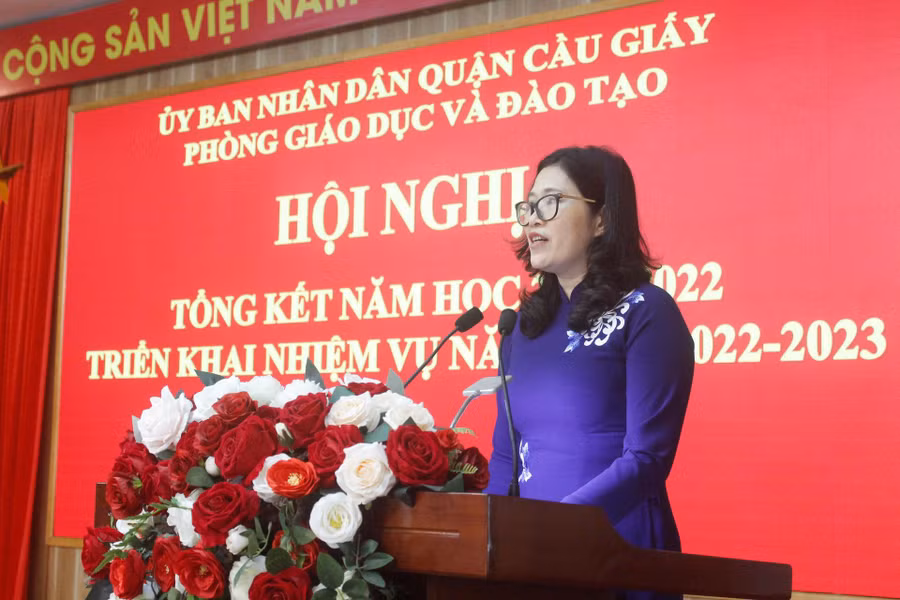 Bà Trịnh Thị Dung - Phó Chủ tịch UBND quận Cầu Giấy giao nhiệm vụ năm học cho ngành Giáo dục Cầu Giấy. Bà Trịnh Thị Dung - Phó Chủ tịch UBND quận Cầu Giấy giao nhiệm vụ năm học cho ngành Giáo dục Cầu Giấy.