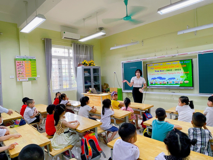 Tiết học đầu tiên của học sinh lớp 1 trường tiểu học Đa Mai (thành phố Bắc Giang). Tiết học đầu tiên của học sinh lớp 1 trường tiểu học Đa Mai (thành phố Bắc Giang).