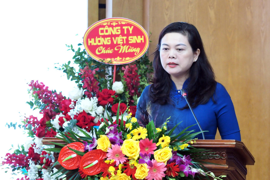 TS. Trần Lưu Hoa - Phó Giám đốc Sở GD&ĐT Hà Nội biểu dương những thành tích của ngành Giáo dục quận Ba Đình đạt được. TS. Trần Lưu Hoa - Phó Giám đốc Sở GD&ĐT Hà Nội biểu dương những thành tích của ngành Giáo dục quận Ba Đình đạt được.