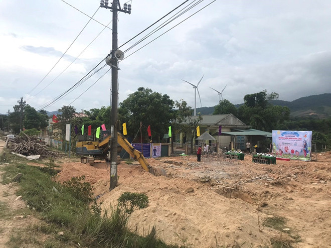 Quỹ Khuyến học “Đèn Đom Đóm” bàn giao ngôi trường thứ 25 cho học sinh vùng sâu ảnh 1 Hơn hai thập kỷ “Đèn Đom Đóm” mang ánh sáng tri thức đến với trẻ em vùng sâu - 1