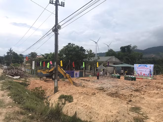 Quỹ Khuyến học “Đèn Đom Đóm” bàn giao ngôi trường thứ 25 cho học sinh vùng sâu ảnh 1 Hơn hai thập kỷ “Đèn Đom Đóm” mang ánh sáng tri thức đến với trẻ em vùng sâu - 1