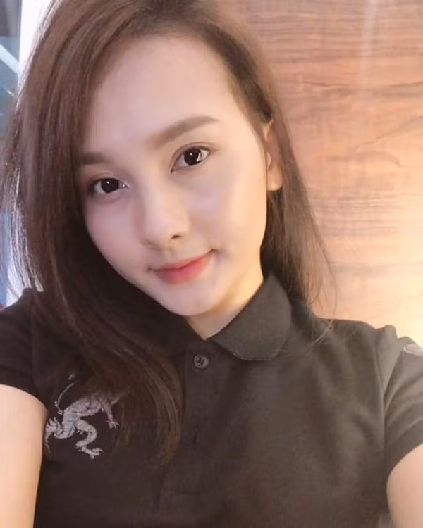 Đâu chỉ trang điểm vào mới xinh, Bảo Thanh còn ghi điểm với gương mặt mộc đáng mơ ước.