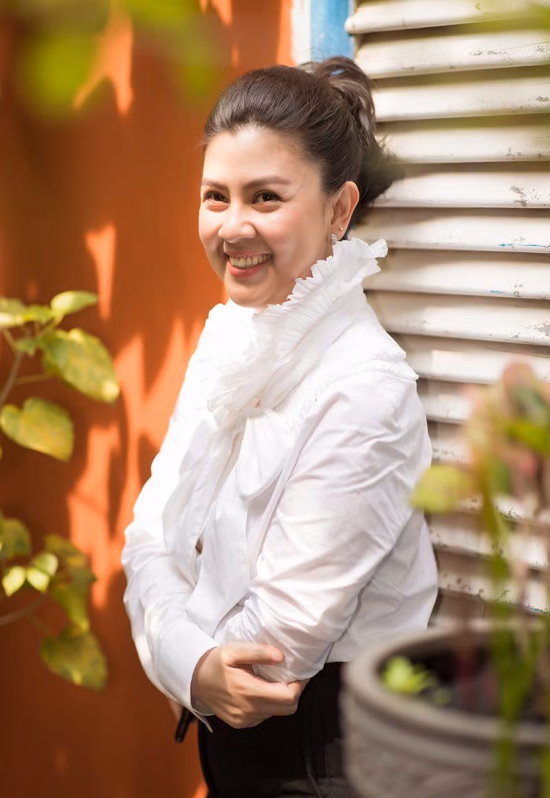 Kim Thư đã vực dậy cuộc sống, chăm sóc đầy đủ cho các con và hạnh phúc trong một mối quan hệ mới.