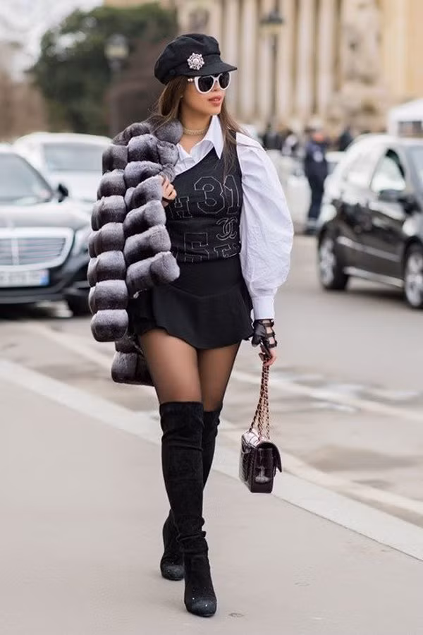 Chiếc túi mà Tiên Nguyễn đang xách chính là một trong những mẫu túi da cá sấu Chanel phiên bản giới hạn có giá khoảng 40.000 USD (gần 938 triệu đồng).