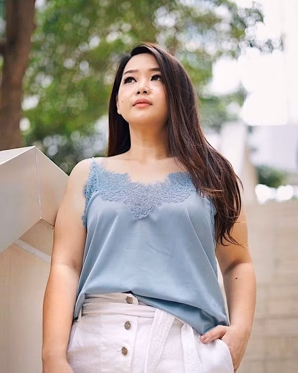 Ước mơ diện áo hai dây quyến rũ hãy để dành khi bạn chữa trị được phần bắp tay to.