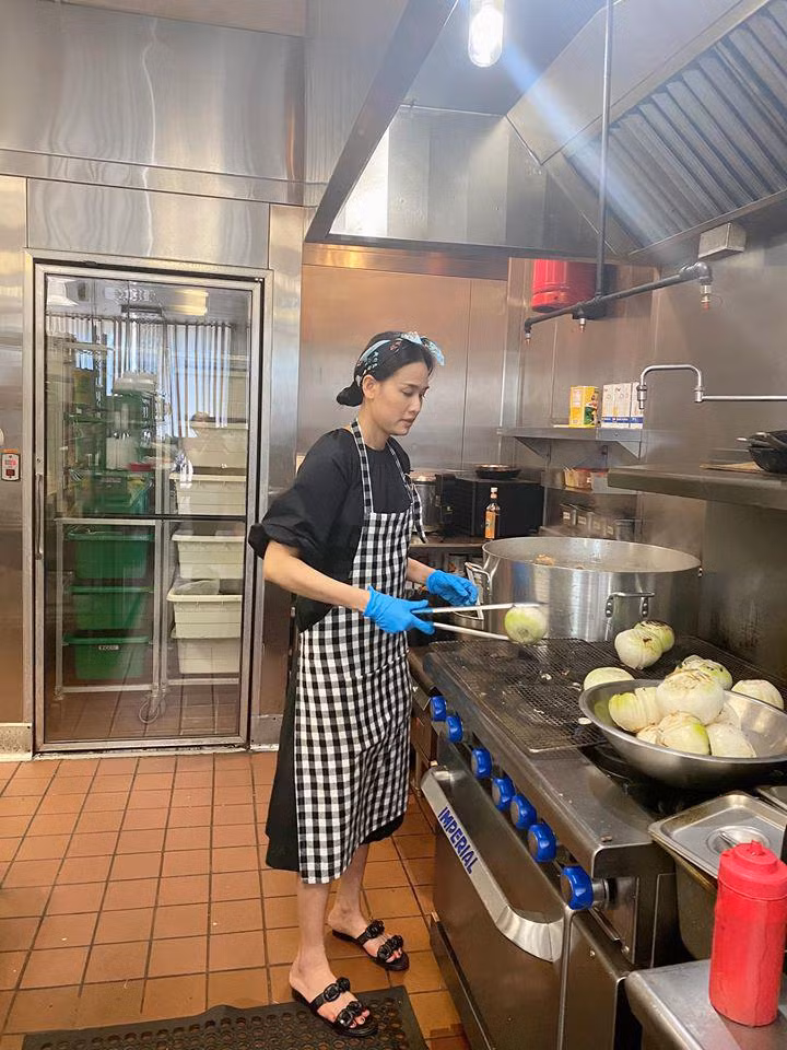 Dành 20 tiếng để nấu, món phở của Tăng Thanh Hà ngon đến mức nào? ảnh 10