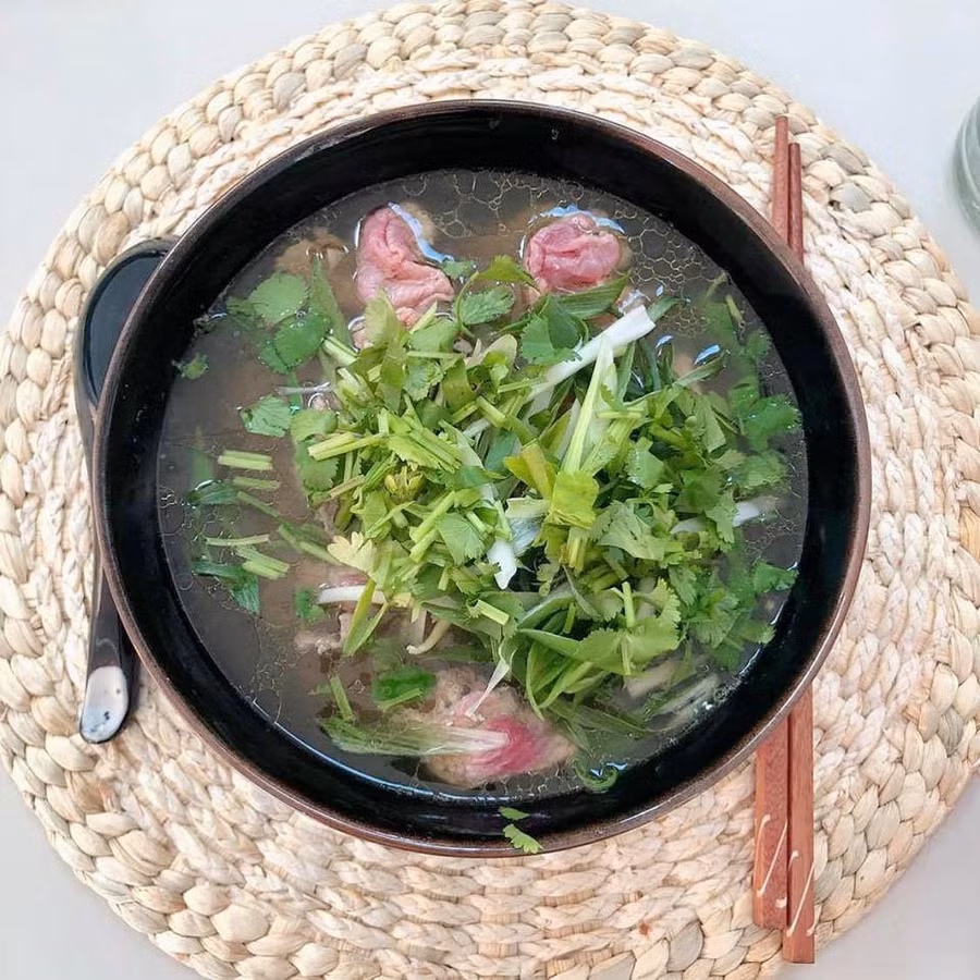 Dành 20 tiếng để nấu, món phở của Tăng Thanh Hà ngon đến mức nào? ảnh 12