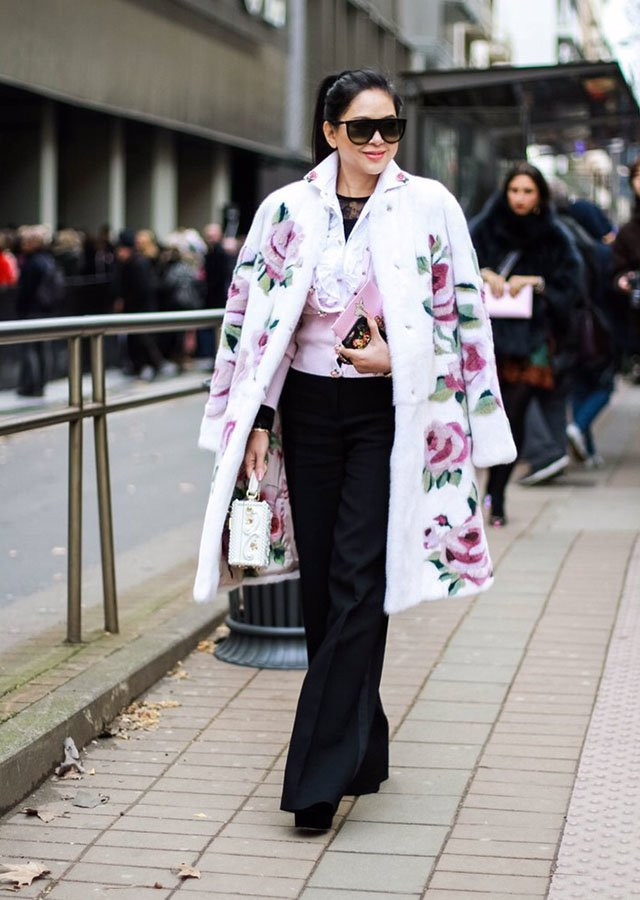 Mẹ chồng Tăng Thanh Hà xinh đẹp, thời trang chẳng kém cạnh con gái ảnh 12