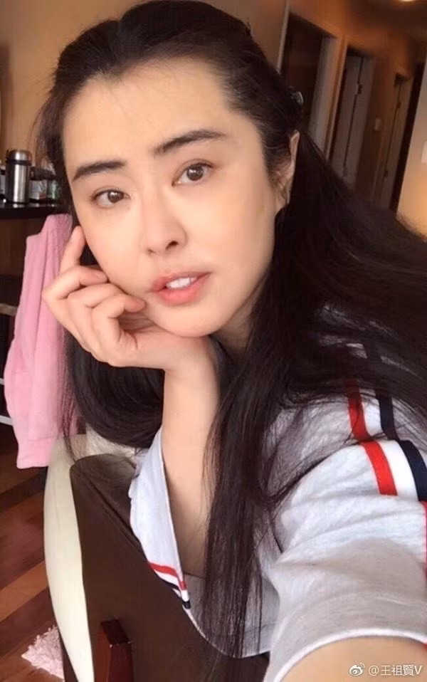 Gương mặt của đệ nhất mỹ nhân Châu Á một thời bắt đầu có dấu hiệu tuổi tác.