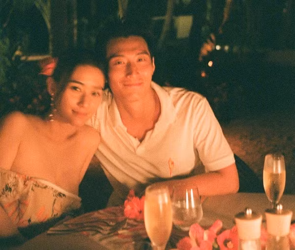 Cặp đôi đã bên nhau được 1 năm.