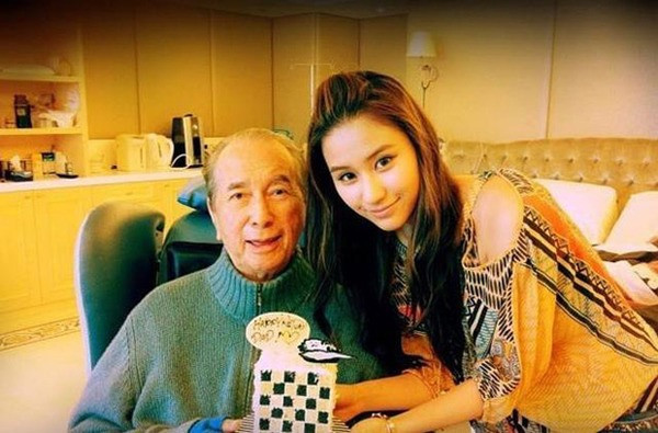 "Ông vua sòng bài" Hà Hồng Sân qua đời ở tuổi 98. "Ông vua sòng bài" Hà Hồng Sân qua đời ở tuổi 98.