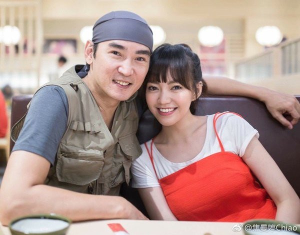 Tiêu Ân Tuấn bên cô con gái với vợ trước. Tiêu Ân Tuấn bên cô con gái với vợ trước.