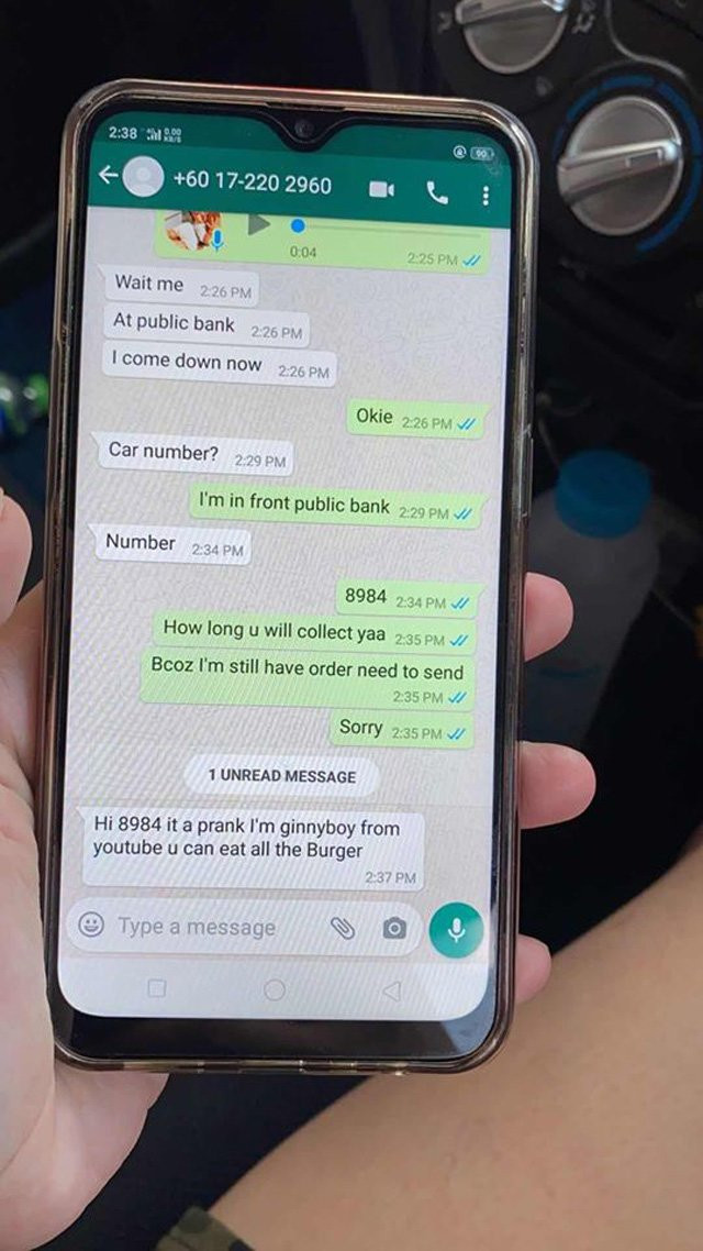 Người phụ nữ giao đồ đến nơi mới biết mình bị "bùng" hàng. Người phụ nữ giao đồ đến nơi mới biết mình bị "bùng" hàng.