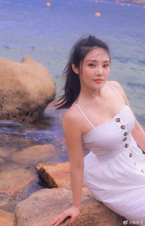 Từ Đông Đông là diễn viên kém nổi của làng giải trí Cbiz.