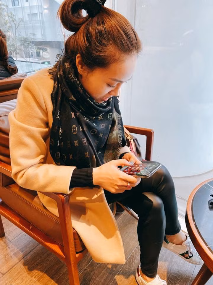 Bạn gái kém 15 tuổi của NSND Công Lý: Xinh như hoa hậu, diện toàn hàng hiệu đắt đỏ ảnh 12