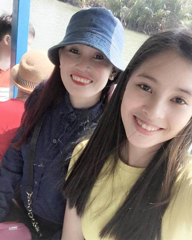 Cận cảnh mặt mộc của hai mẹ con nàng Hậu, sức mạnh di truyền quả không sai.