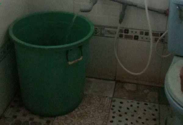 Những xô nước không đậy kín trong gia đình có thể tiềm ẩn mối nguy hiểm đối với trẻ nhỏ. (Ảnh minh họa). Những xô nước không đậy kín trong gia đình có thể tiềm ẩn mối nguy hiểm đối với trẻ nhỏ. (Ảnh minh họa).