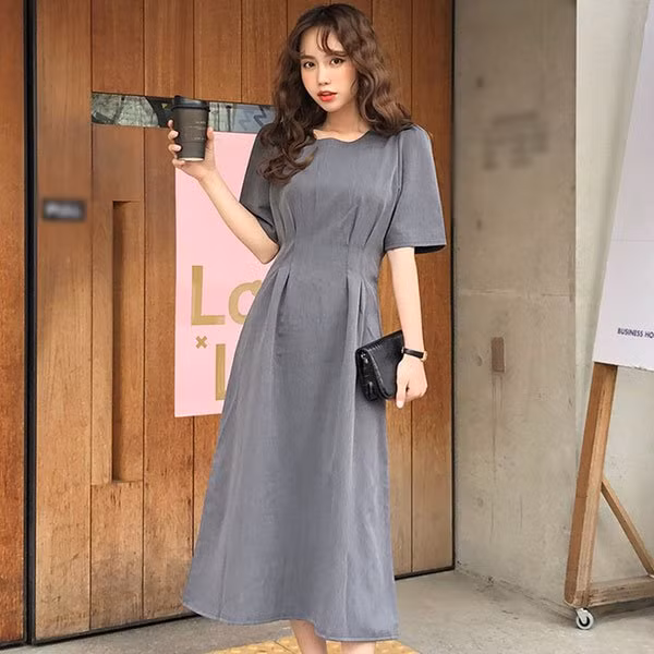 Chi tiết nhấn eo trên váy sẽ làm nổi bật vòng 2 thon thả của các quý cô.