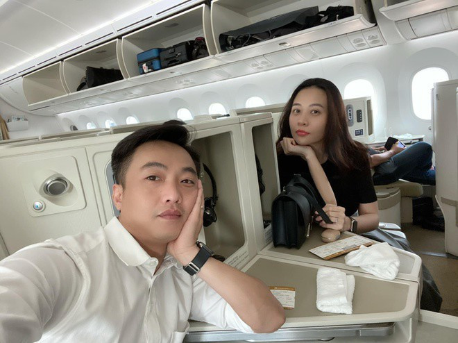Bà xã Đàm Thu Trang rất ủng hộ các sở thích hay thú vui của chồng. Bằng chứng việc cô không tiếc tiền để sắm 2 chiếc siêu xe giá hơn 50 tỷ để tặng ông xã. Bà xã Đàm Thu Trang rất ủng hộ các sở thích hay thú vui của chồng. Bằng chứng việc cô không tiếc tiền để sắm 2 chiếc siêu xe giá hơn 50 tỷ để tặng ông xã.