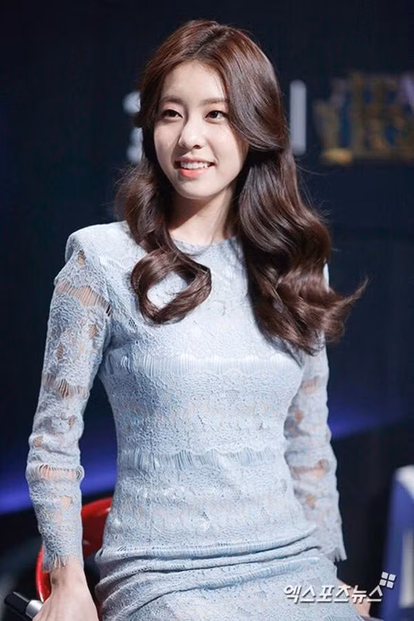 Chân dung nữ phát thanh viên kém 17 tuổi tán đổ "trai ế kim cương" So Ji Sub ảnh 2