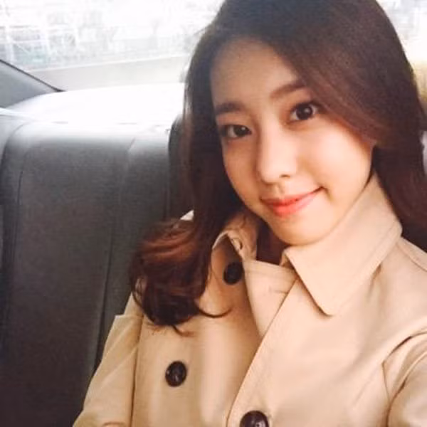 Chân dung nữ phát thanh viên kém 17 tuổi tán đổ "trai ế kim cương" So Ji Sub ảnh 1