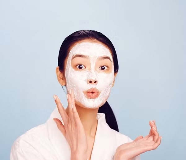 Để làn da trông mịn màng và được cải thiện hơn hầu hết mọi người đều tìm đến một cách đó là tẩy tế bào chết. Nhưng nếu thực hiện thói quen này không đúng cách hoặc lợi dụng nó quá nhiều sẽ gây tổn thương cho làn da của bạn.