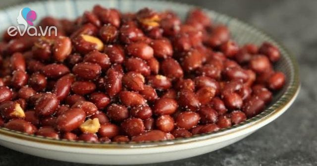 Rang lạc cho thêm thìa nguyên liệu này lạc thơm ngon lại cực giòn 