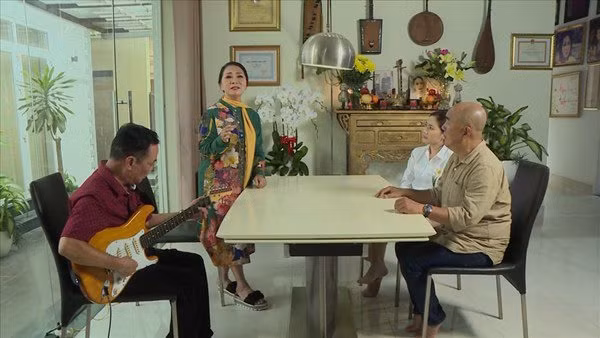 NSND Bạch Tuyết hưởng tuổi già trong biệt phủ riêng, cho phủ vàng lên tượng - 10