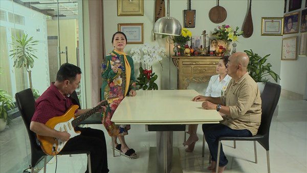 Căn nhà là nơi an hưởng tuổi già của nữ nghệ sĩ gạo cội. NSND Bạch Tuyết hưởng tuổi già trong biệt phủ riêng, cho phủ vàng lên tượng - 10