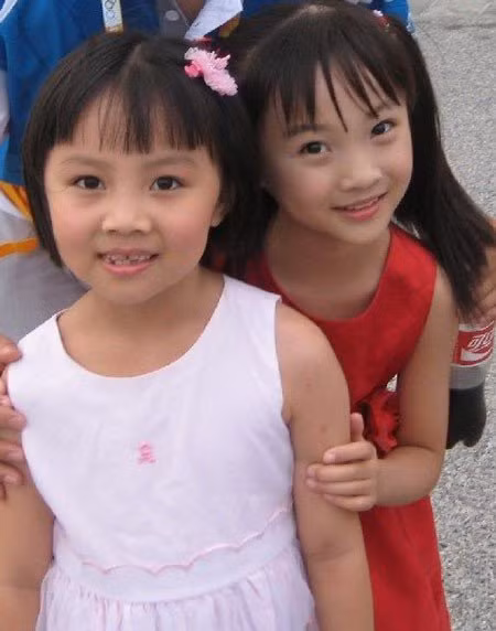 Bé gái đứng trong cánh gà hát, bị thay thế vì quá xấu, 12 năm sau amp;#34;vịt hoá thiên ngaamp;#34; - 3