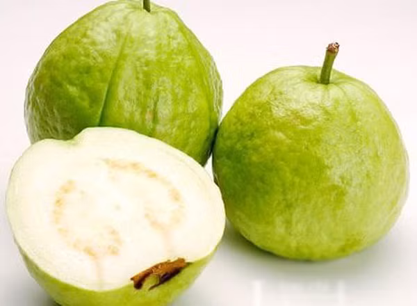 Canxi trong ổi còn giúp hệ xương và răng thai nhi chắc khỏe. (Ảnh minh họa)