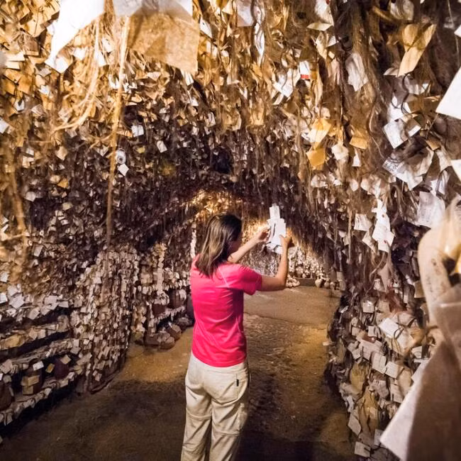 Nín thở với 10 điểm đến kỳ lạ nhất thế giới: Không hiểu mình đang lạc tới hành tinh nào! - 10