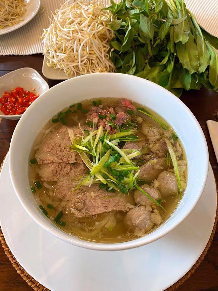 Dành 20 tiếng để nấu, món phở của Tăng Thanh Hà ngon đến mức nào? ảnh 3