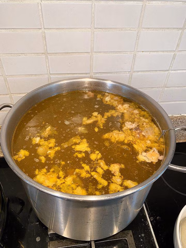 Dành 20 tiếng để nấu, món phở của Tăng Thanh Hà ngon đến mức nào? ảnh 7