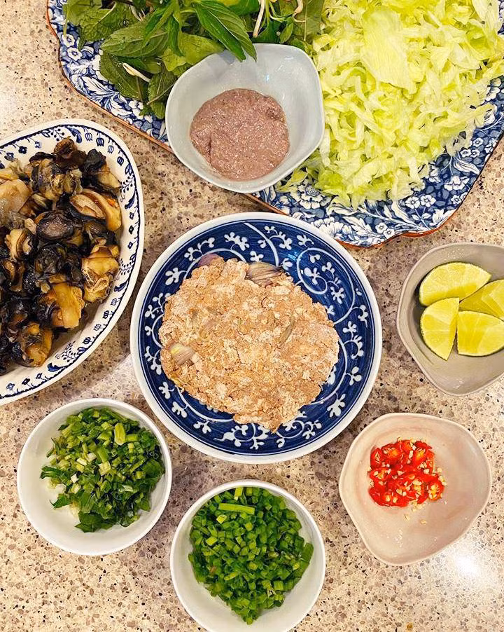 Sau món phở "thần thánh", Tăng Thanh Hà trổ tài nấu bún ốc siêu ngon khiến fan "chết thèm" ảnh 2