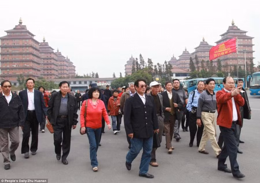 Khám phá bên trong thị trấn giàu nhất Trung Quốc ảnh 16 Khám phá bên trong thị trấn giàu nhất Trung Quốc ảnh 16