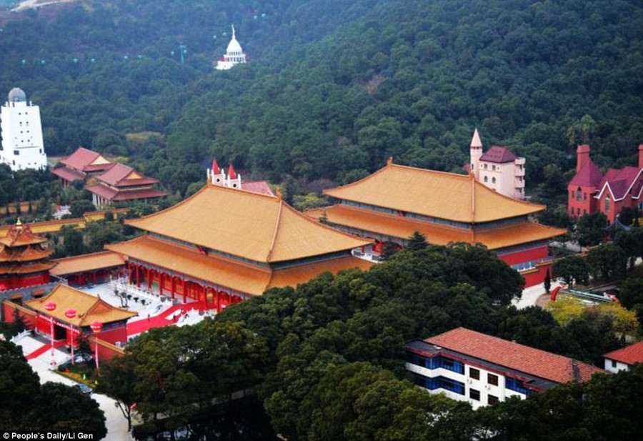 Khám phá bên trong thị trấn giàu nhất Trung Quốc ảnh 14